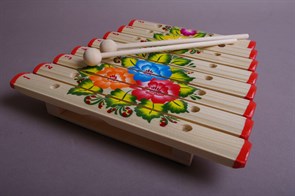 {{photo.Alt || photo.Description || 'Ксилофон диатонический Ля мажор (8 пластин, на низком резонаторе, ель) художественная роспись'}}