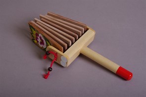 {{photo.Alt || photo.Description || 'Трещотка пластинчатая на ручке'}}
